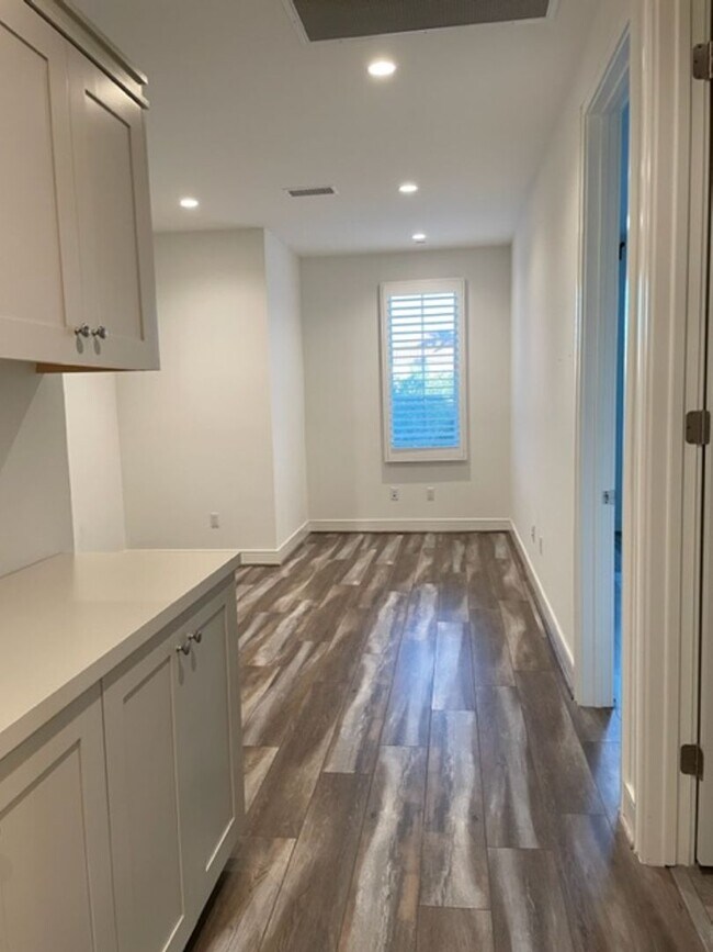 Building Photo - Newer home In Los Olivos