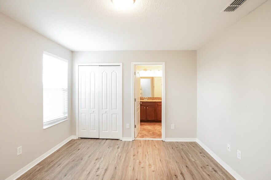 Building Photo - 6842 Little Blue Ln