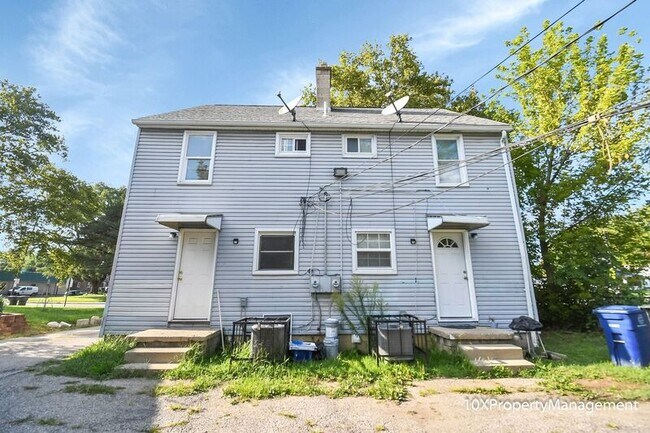 Building Photo - 2065 W Mound St