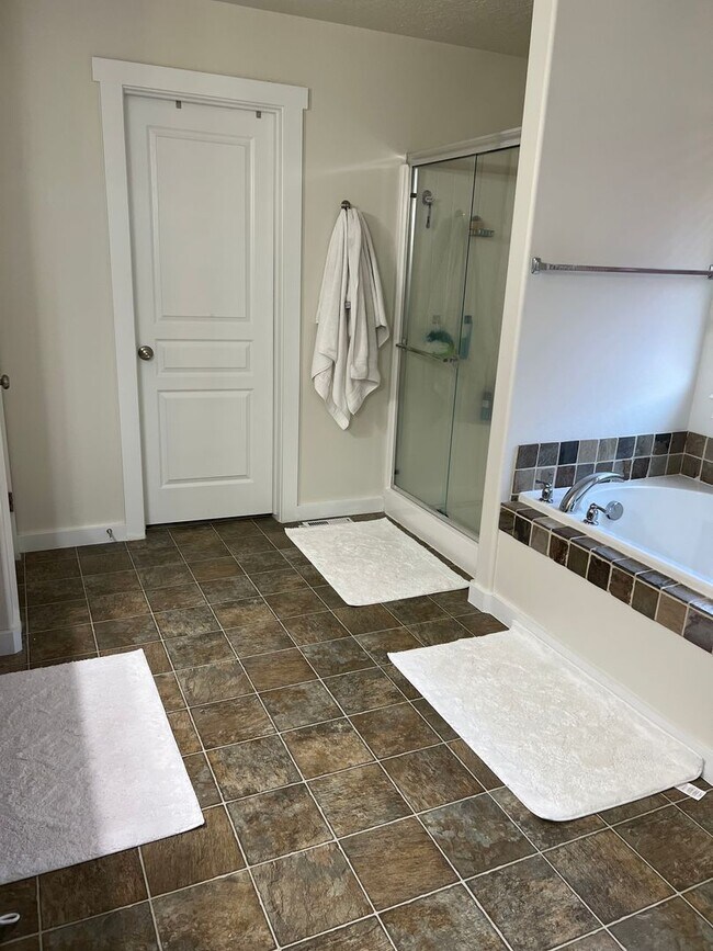 Building Photo - 4 bedroom, 3 car garage home in Meridian!!