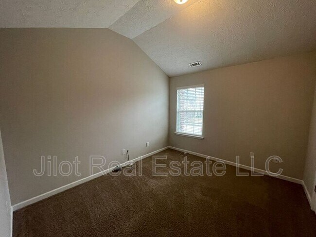 Building Photo - 700 Yukon Way