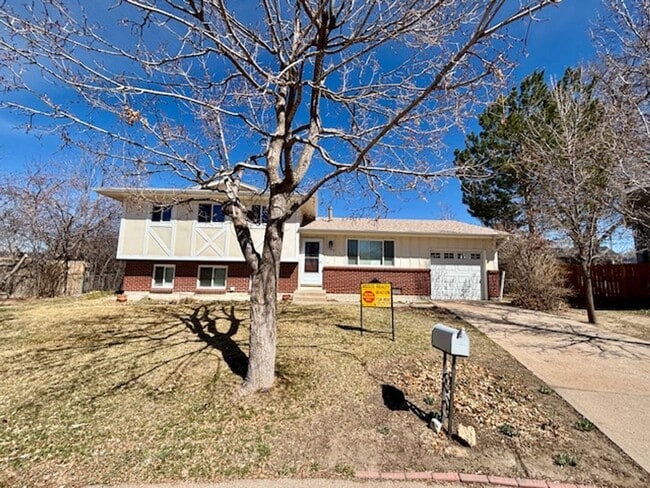 Building Photo - Amazing Home On Quiet Cul-de-sac