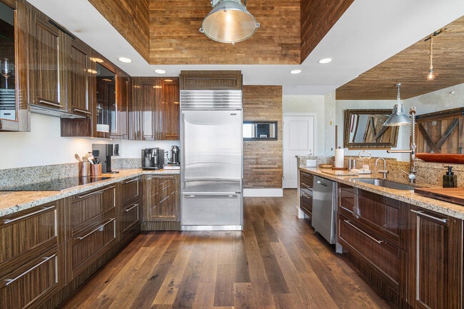 Building Photo - 2700 N Ocean Dr