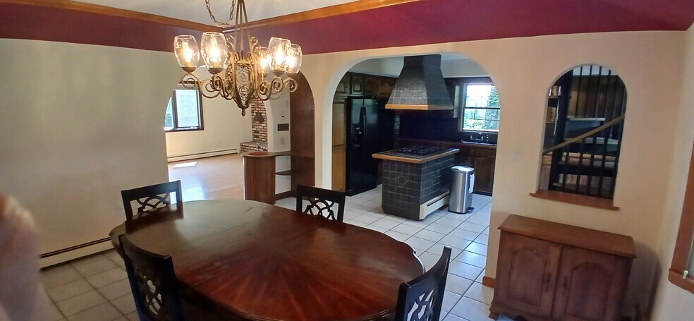 Kitchen & Dining Room - 57 Brook St