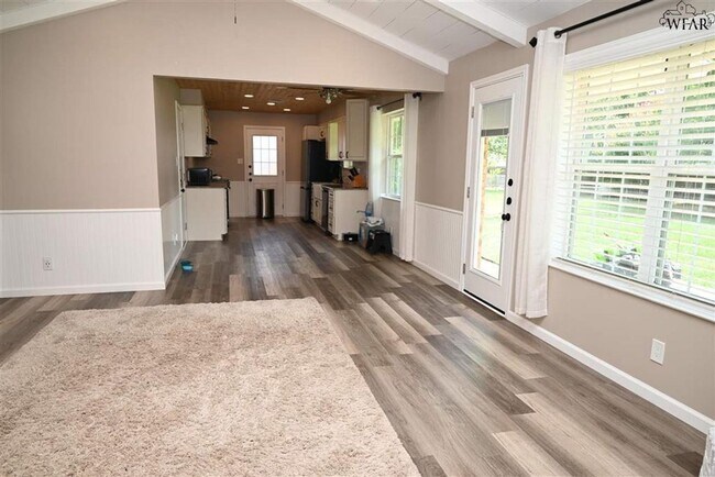 Building Photo - 5707 Hooper Dr