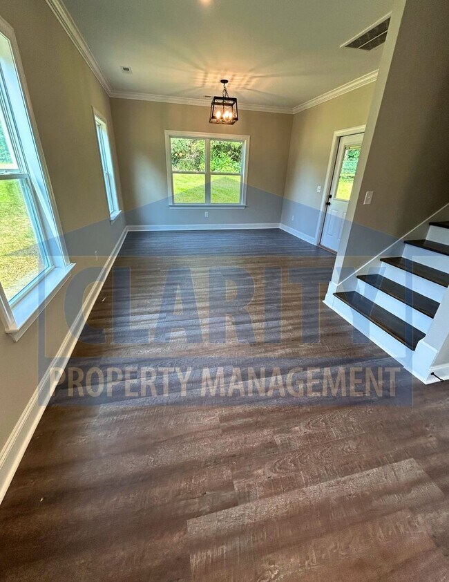 Building Photo - Spacious 4-bedroom home in prime Cleveland...