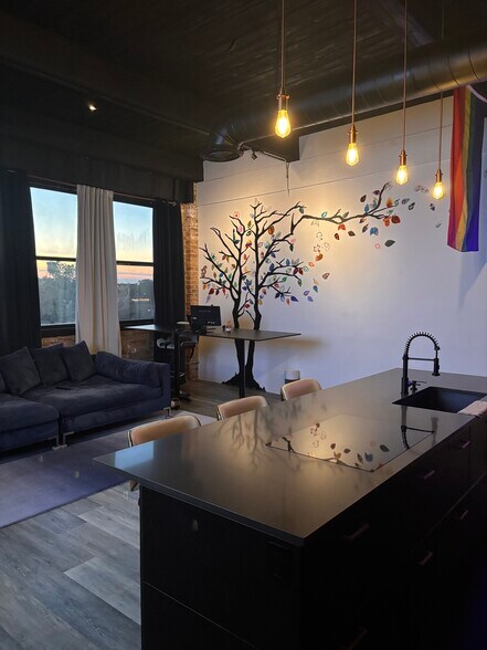 Minimalist Loft Vibes - 3323 N Paulina St