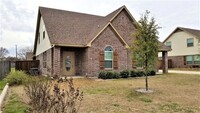 Building Photo - Spacious 2 Story Duplex in Benbrook