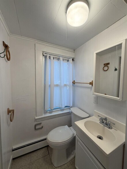 Building Photo - 84 Pleasant St