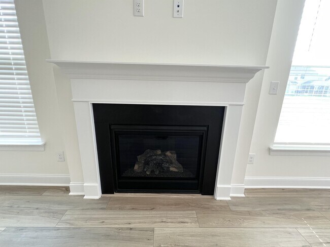 Building Photo - 324 Highview Dr