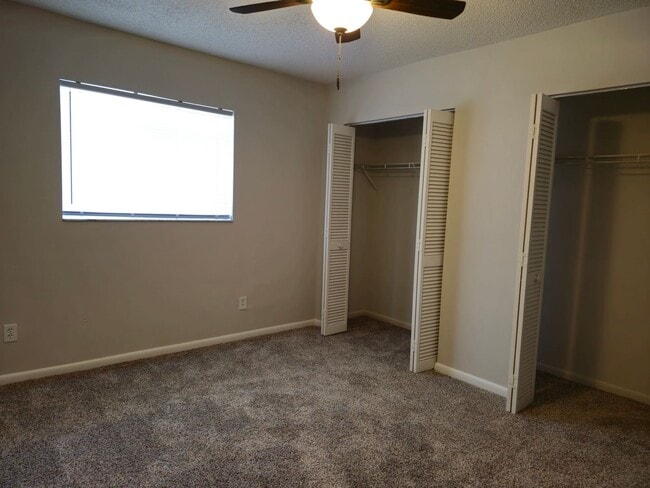 Building Photo - Very Cozy 2 Bedroom 1 Bath with Water incl...