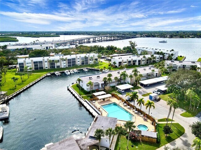 Building Photo - 1950 SW Palm City Rd