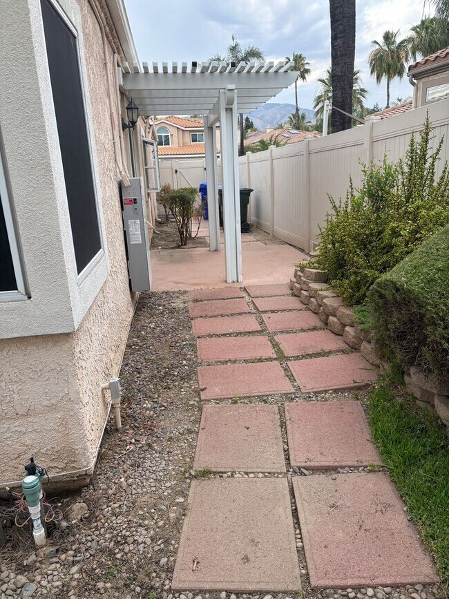 Building Photo - Beautiful Single-Story 3 Bedroom, 2 bath Home with Solar in Desirable East Highlands Ranch!