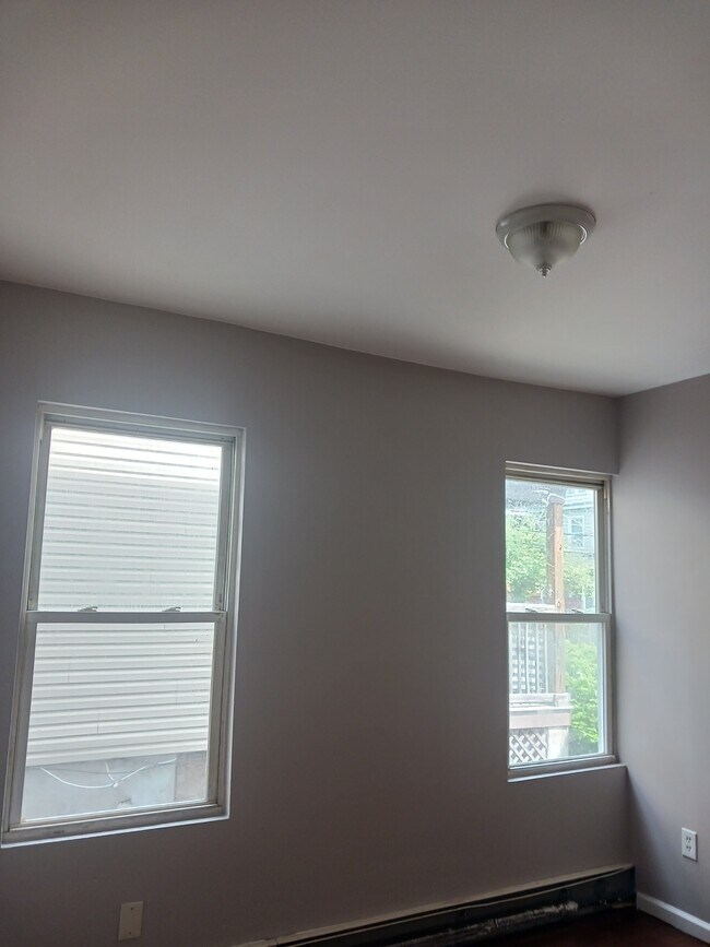 Interior Photo - 7 Franklin Street