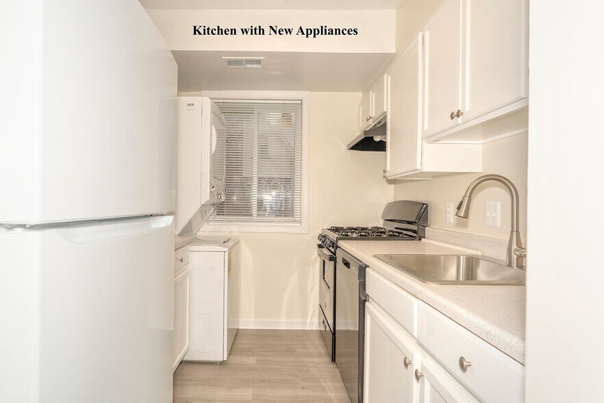 Building Photo - 14 Halley Pl SE