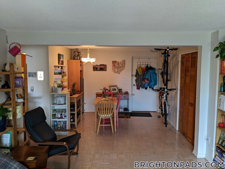 Building Photo - 26 Waverly St