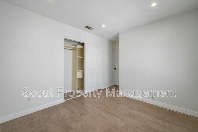 Building Photo - 36052 Breman Ct