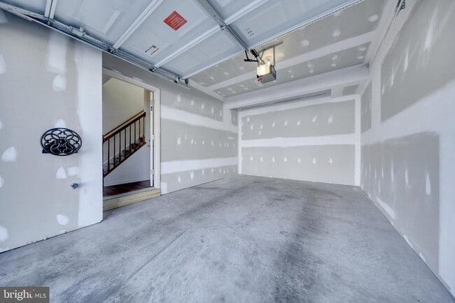 Building Photo - 40 Mustang Dr