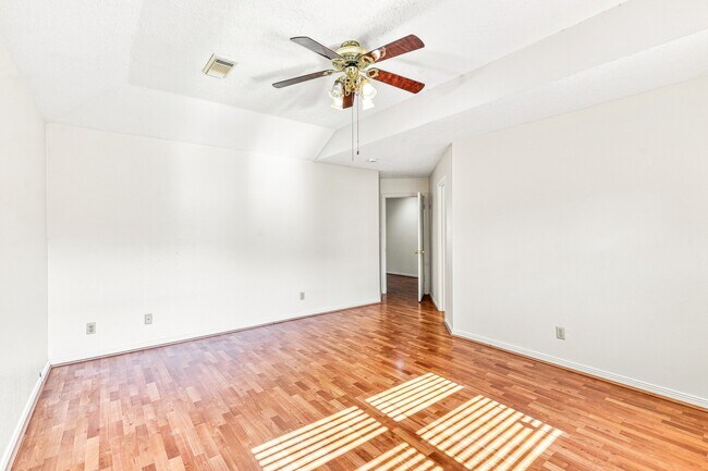 Building Photo - 4422 Egret Dr