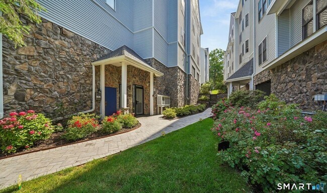 Building Photo - 105 Richards Ave