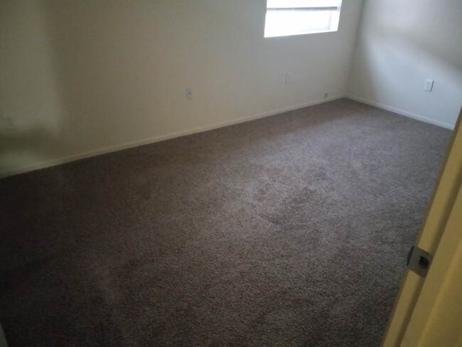 2nd bedroom - 600 Hosking Ave