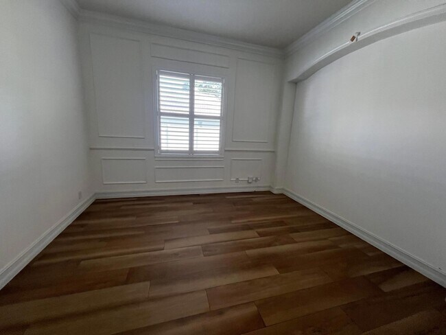 Building Photo - 104 NW Pleasant Grove Way