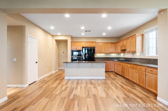 Building Photo - 1177 Parkview Dr