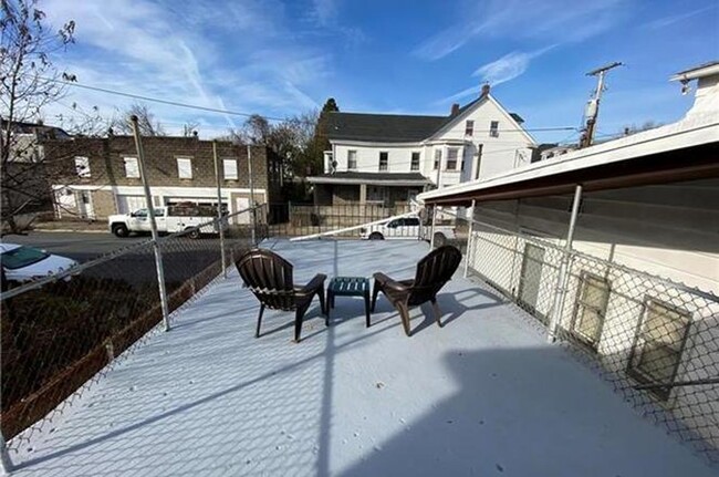 Building Photo - Fresh 3 Bedroom House in West End Easton w...