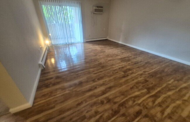 Interior Photo - 3239 Bishop Street