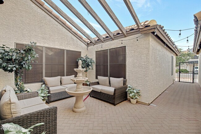Building Photo - 5431 W Cochise Dr
