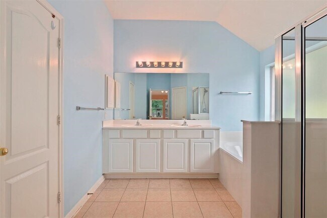 Building Photo - 11618 Columbia Pines Ln