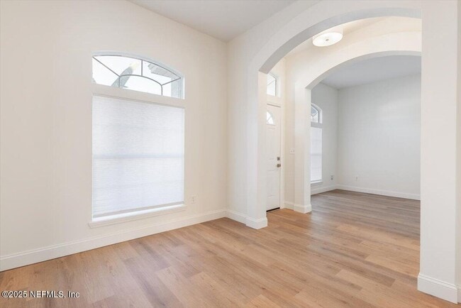 Building Photo - 12184 Mantle Dr