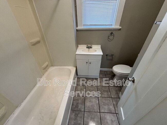 Building Photo - 1026 Del Monte Pl