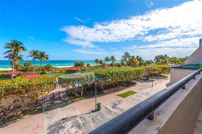 Building Photo - 2555 Collins Ave