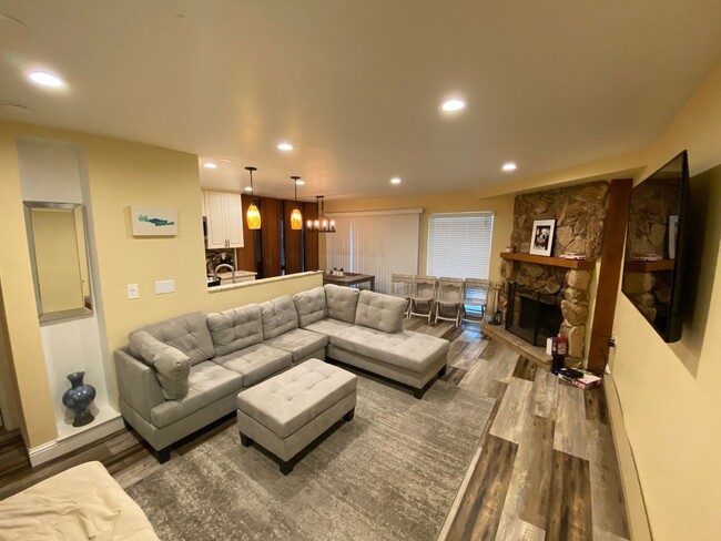 Building Photo - Seasonal Furnished Rental