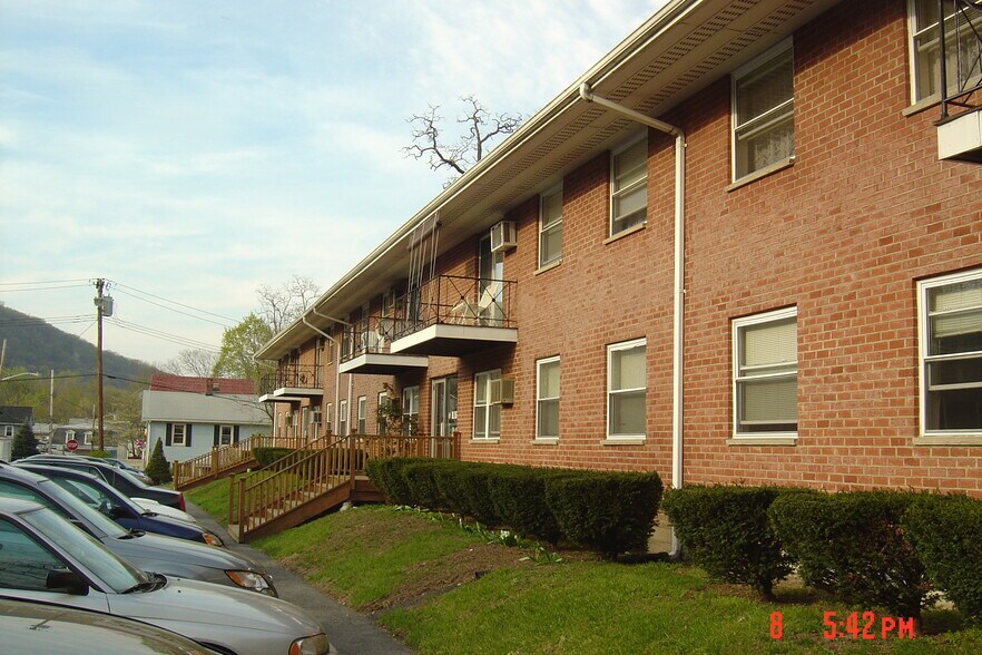 Building Photo - 9 Catherine St