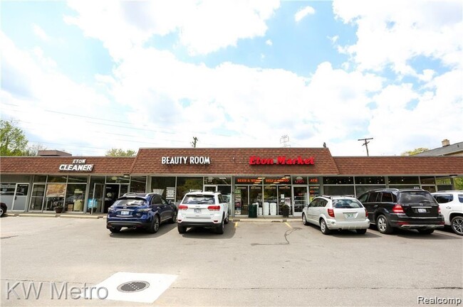 Building Photo - 335 N Eton St