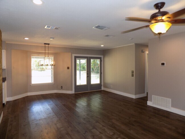 Building Photo - 14139 Swallow Dr