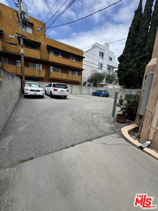 Building Photo - 831 Wilcox Ave
