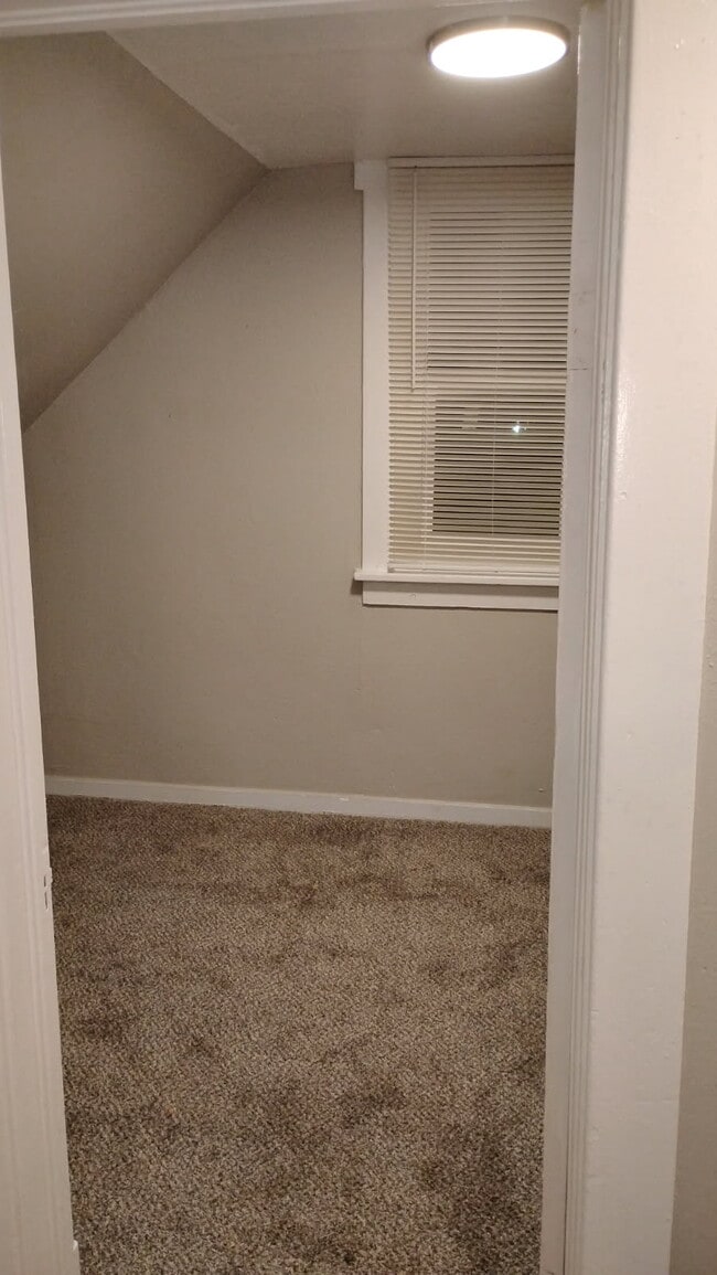 Building Photo - 5423 S Sheridan Ave