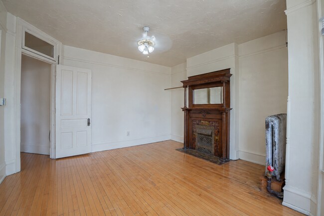 Building Photo - Comstock
