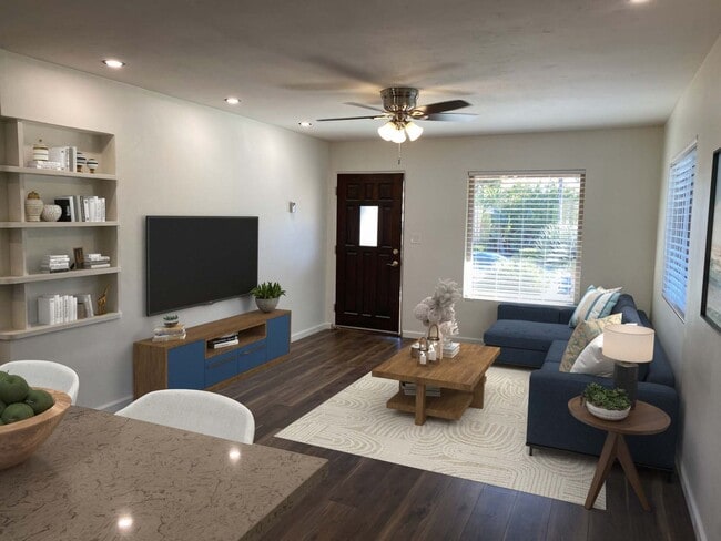 Building Photo - Great PB Location! RENOVATED! Small Pet Friendly!