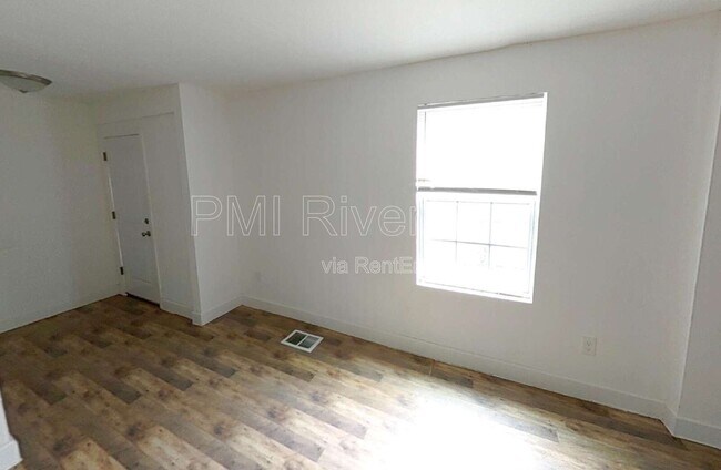 Building Photo - 1637 W 34th St