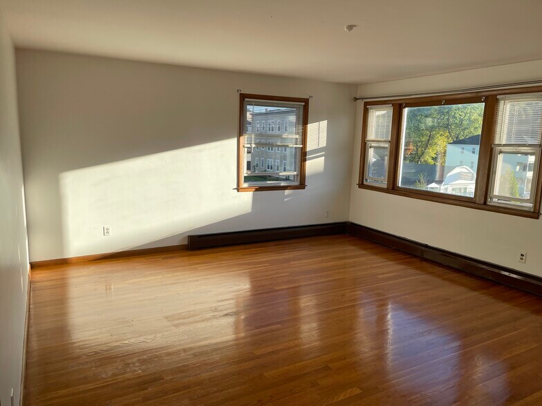 Building Photo - 100 Pilgrim Ave