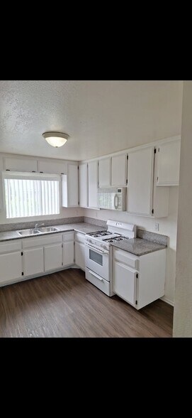 Building Photo - 118 Perou St