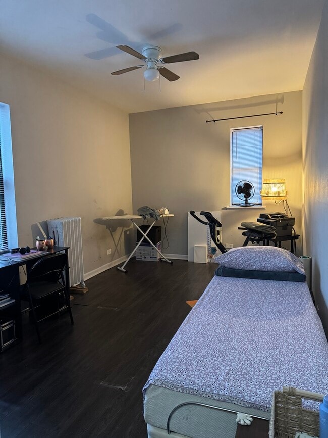 Building Photo - 7013 N Paulina St