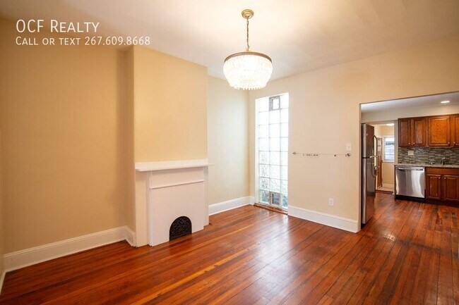 Building Photo - 2211 Bainbridge St