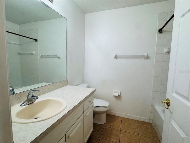 Building Photo - 4795 Cumbrian Lakes Dr