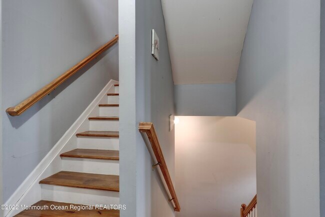 Building Photo - 590 Beachway Ave