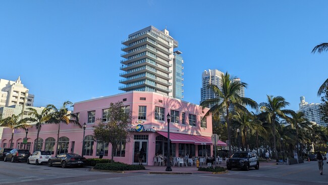 Building Photo - 100 Collins Ave